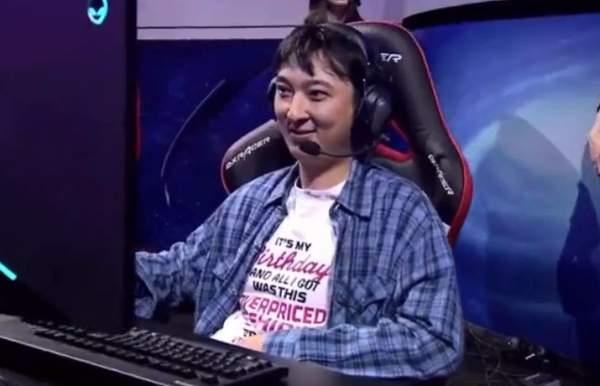 英雄联盟陈赫,整天玩     游戏的人以后会有出息吗