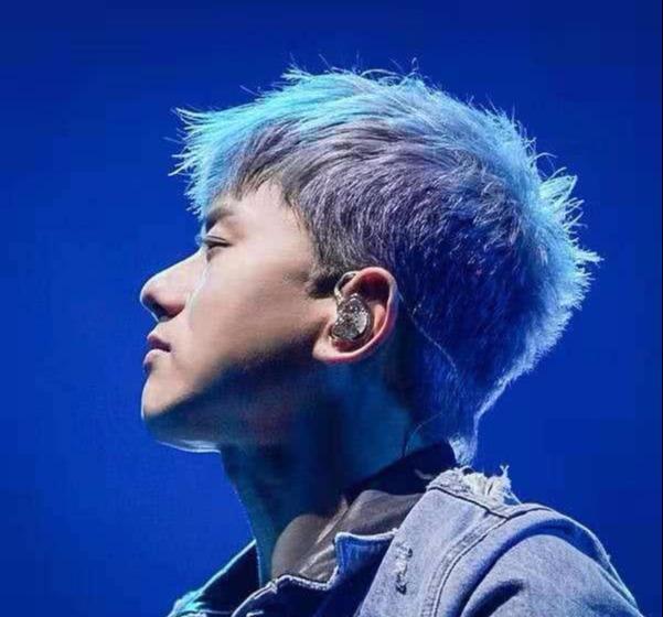 张杰的歌曲《逆战》,张杰他们三个谁唱歌更好听